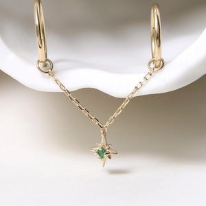 Cadena colgante de oro macizo de 9 quilates con forma de estrella y piedra de nacimiento • Accesorio de cadena de hélice con estrella celestial de 14 quilates • Delicada perforación de cadena de cartílago y trago con circonita cúbica