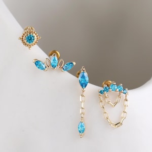 Brinco delicado de cartilagem com topázio azul Londres em ouro maciço 14K e zircônia cúbica • Piercing de hélice com corrente pendente • Conjunto de brincos