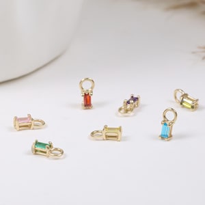 14K massivt guld Dangle Baguette Helix Charm • Minimalistisk droppande brosk Clicker Charm • 12 månaders örsnibbspiercingsmycken med CZ