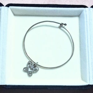 James Avery Armreif aus Sterlingsilber, Größe 6,75, mit James Avery Schmetterlingsanhänger