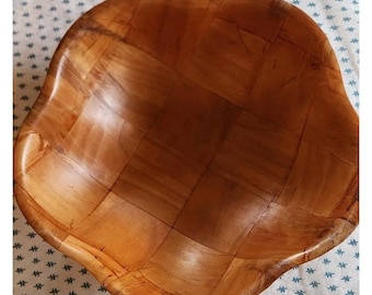 Bol de madera vintage para verter, madera a cuadros, años 80, años 70, estilo abuela, con borde festoneado.