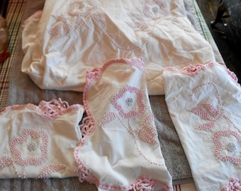 VTG French Linen Tablecloth Hand Embroidered Knotted Napkins Beadspread Crochet