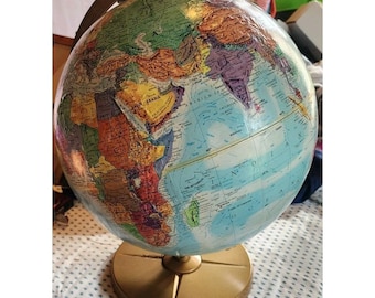 Globo terráqueo Replogle vintage de 12" de la serie World Nation, con mapa en relieve de mediados de siglo y textura de la URSS.