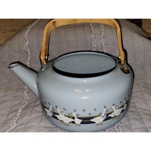 Bollitore da tè vintage Blue Geese con smalto e manico in legno, stile cottagecore, stile nonna