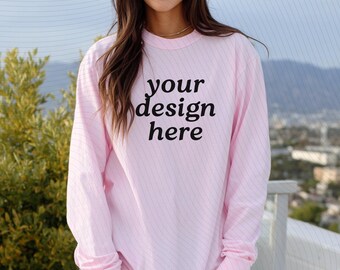 6014 Blossom Comfort Colors Mockup Lifestyle T-shirt met lange mouwen Mockup POD