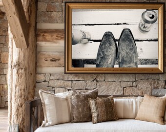 Botas vaqueras y Coors — Impresión fotográfica campestre en blanco y negro / Arte de pared rústico vaquero