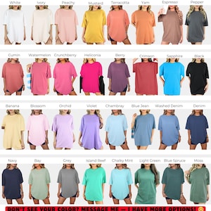 Puede incluir: Carta de colores de camisetas Comfort Colors 1717 en varios colores, incluyendo blanco, negro y azul. La carta muestra una gama de tonos, desde pasteles claros hasta tonos profundos. El texto "DON'T SEE YOUR COLOR? MESSAGE ME - I HAVE MORE OPTIONS!" est&aacute; en la parte inferior.