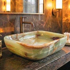 Wastafel van onyxsteen, rechthoekige stenen wasbak, handgesneden natuurlijk marmeren wastafelblad, luxe moderne badkamerinrichting, aangepaste marmeren wastafel