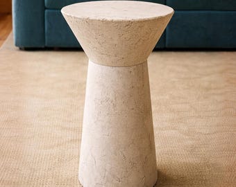 Tavolino con piedistallo in marmo travertino / Tavolino laterale rotondo minimalista / Tavolino decorativo scultoreo moderno / Tavolo in pietra naturale artigianale