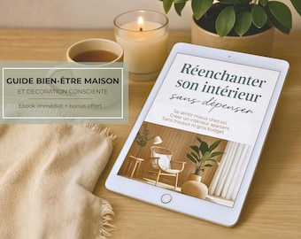 Puede incluir: Una tableta muestra el texto "Réenchanter son intérieur sans dépenser" con una imagen de diseño de interiores. Una vela encendida, una taza de té y una planta están sobre una superficie de madera. También es visible el texto "GUIDE BIEN-ÊTRE MAISON ET DECORATION CONSCIENTE".