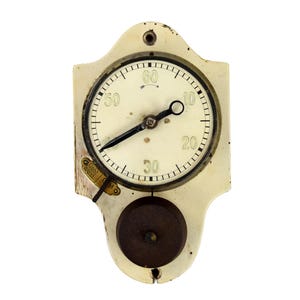 Op de afbeelding: Een crèmekleurige antieke meter met een ronde wijzerplaat en zwarte wijzers. De wijzerplaat toont getallen van 0 tot 60, met een klein label met de tekst "Geht nicht". Een donkerbruin, cirkelvormig onderdeel is eronder bevestigd.