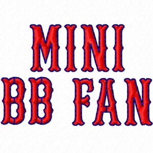 Peut inclure: Texte brodé en rouge et bleu qui dit "MINI BB FAN".