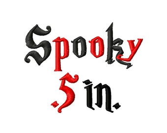 Może przedstawiać: Wzór do haftu "Spooky 5 in." w czarnych i czerwonych literach.