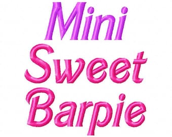 Mini Sweet Barpie - Maschinenstickschrift - Größen .5in. (halber Zoll) KAUFEN Sie 2, erhalten Sie 1 KOSTENLOS - Mini-Schriftarten