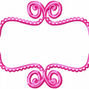 Puede incluir: Un marco decorativo rosa con un borde festoneado y remolinos en las esquinas.