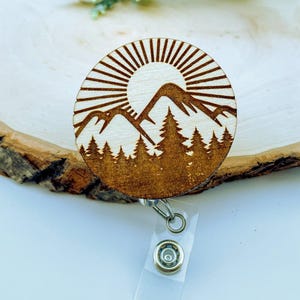 Porta credencial de madera - Porta credencial de montaña - Porta credencial minimalista - Porta credencial para exteriores - Porta credencial de bosque