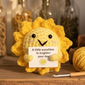 Handgehäkelte Sonnenfigur | Amigurumi-Sonnendeko | Kawaii-Sonnenfigur | Inspirierendes Mini-Plüschtier | Geschenk für mentale Gesundheit