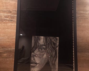 Dark portrait artwork in a frame – a mystical eye-catcher with depth