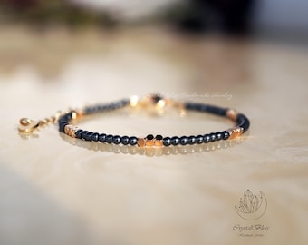 Sierlijke natuurlijke hematietkristalarmband voor vrouwen, minimalistische hematietaarding Stressvermindering emotioneel evenwicht kristallen armband cadeau
