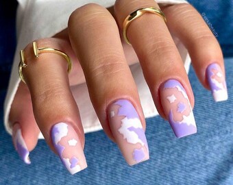 Medium Complex everyday nails