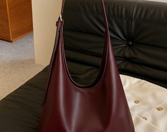Borsa a tracolla in ecopelle bordeaux: borsa minimalista per tutti i giorni, in ecopelle.