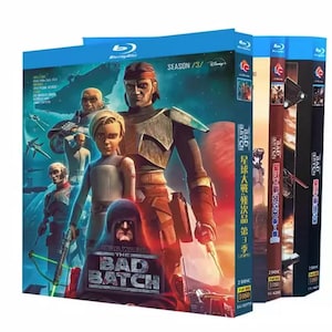 Könnte beinhalten: Set aus drei Keramikbechern mit gesprenkelter, matter Oberfläche. Die Becher sind in Grau-, Weiß- und Schwarztönen gehalten. Schlichtes, minimalistisches Design für Kaffee oder Tee.