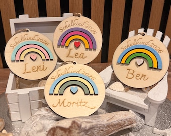 Personalisierter Schultüten Anhänger aus Holz mit Name, Schulkind 2026, Regenbogen Anhänger Einschulung, Geschenk Schulanfang