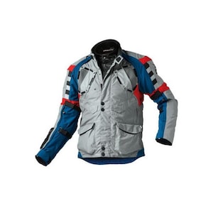 Peut inclure: Veste de moto grise avec des détails bleus et rouges. La veste comporte plusieurs poches, un col noir et des zones renforcées aux épaules et aux coudes. Les manches sont bleues avec des rayures rouges et grises.