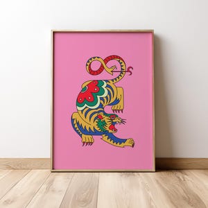 Tiger und Schlange Digitaldruck | Retro Tattoo Flash rosa Wandkunst