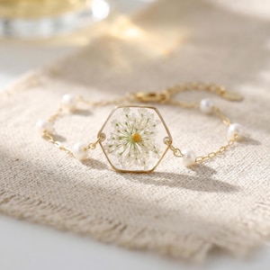 Muttertagsgeschenk Senfkorn Armband, Zierliches Gold Armband mit Perlen Kette, Resin Blumen Armband, Glaube Geschenk für Sie, Christlicher Schmuck