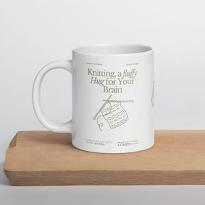 Knitting a fluffy hug, green edition