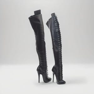 “Round toe lace-up stiletto knee boots featuring 14cm heels, handmade custom footwear.”