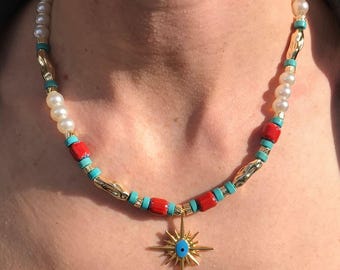 Collar de sol con ojo malvado de turquesa y perla, collar bohemio de ojo malvado con cuentas turquesas y rojas.