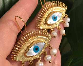 Echte parel boze oog-oorbellen, echte parelmoer, verguld messing, handgemaakte statement oogsieraden, uniek cadeau voor haar