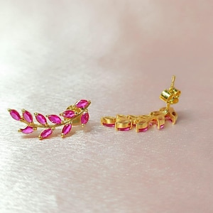 Pendientes trepadores para mujer con rubí simulado talla marquesa de 1,20 quilates, chapados en oro amarillo de 14 quilates, estilo clásico con circonitas cúbicas.