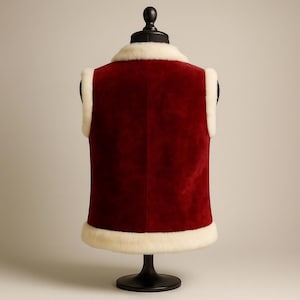 Back view of a premium handmade Santa Claus velvet vest featuring rich red velvet fabric with luxurious white faux fur collar and bottom trim. The clean seamless back design provides a professional and elegant Santa appearance while offering comfort and freedom of movement. Ideal for Santa Claus costumes, Father Christmas outfits, holiday entertainers, Christmas parties, festive parades, winter festivals, cosplay events, professional Santa performers, Christmas photography, stage performances.