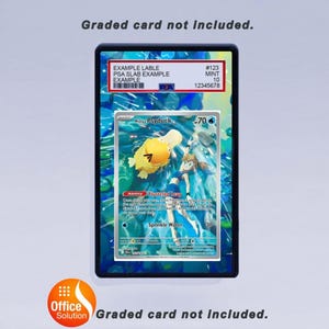 Op de afbeelding: Een gegradueerde kaarthouder met een Pok&eacute;mon-verzamelkaart. De kaart toont een Psyduck-illustratie met de tekst "Flustered Leap" en "Sprinkle Water". De houder heeft een label met de tekst "EXAMPLE LABLE" en "PSA SLAB EXAMPLE".