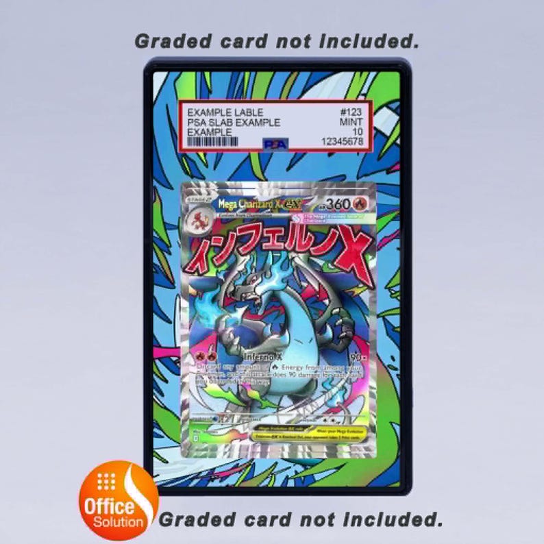 Puede incluir: Una carta coleccionable de Pok&eacute;mon con un dise&ntilde;o de Mega Charizard X, encapsulada en una losa protectora. La carta tiene texto japon&eacute;s y est&aacute; etiquetada con una calificaci&oacute;n PSA. La imagen tambi&eacute;n incluye el texto "Graded card not included."