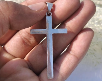 Pingente de Cruz em Prata de Lei 925 | Colar Minimalista com Pingente | Joia Simples de Prata que Simboliza a Fé para Mulheres