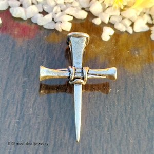 Handgjort 925 sterlingsilver spikkorshänge, rustika kristna smycken, födelsedagspresenthalsband