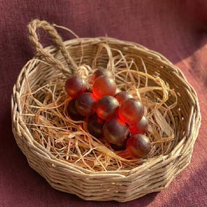 Realistic Handmade Grape Soap – Fruit Shaped Soap on Rope, Vegan Guest, Bathroom/Kitchen Sink Decor, Fake Food Prop