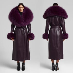 Peut inclure: Un long manteau en cuir prune avec un grand col en fourrure violette duveteuse et des poignets assortis. Le manteau est ceinturé à la taille et porté avec des bottines noires. L'image montre le devant et le dos du manteau.