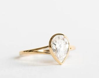 Anello di fidanzamento con moissanite taglio a pera, anello a goccia con castone, fascia divisa