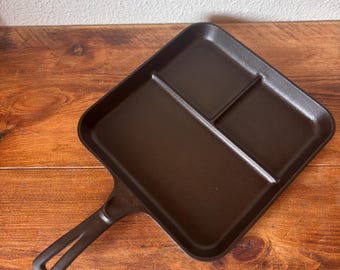 Padella vintage in ghisa Wagner Ware Sidney per pancetta e uova, ideale per la colazione.