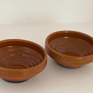 Vintage spanska terrakotta tapasskålar – handgjorda cazuelas, rustik köksinredning
