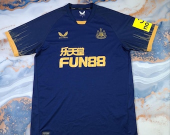 Newcastle Away Jersey Football T-Shirt Size L