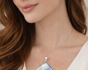 Regenboog labradoriet hanger, sterling zilveren zetting, ketting met iriserende edelsteen