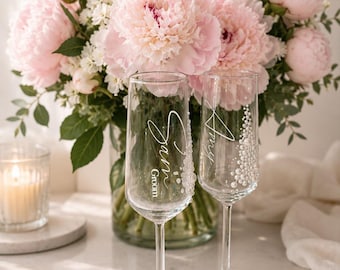 Elegantes copas de champán con perlas: copas de boda personalizadas