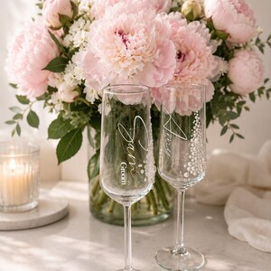 Copas de champán de perlas personalizadas / Copas de boda para novios / Regalo para la fiesta nupcial / Champán para la mañana de la boda imagen 13