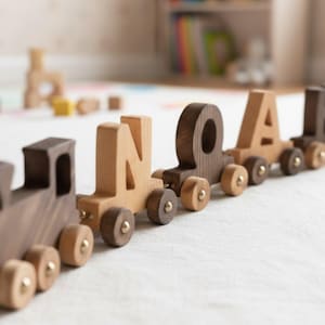 Nom personnalisé train en bois pour enfants, cadeau personnalisé pour bébé, jouet Montessori, décoration de chambre d'enfant pour premier anniversaire